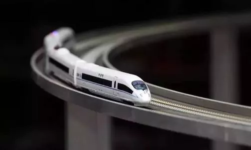 東莞六旬老人耗時兩年半，打造超逼真高（gāo）鐵模型(圖（tú）1)