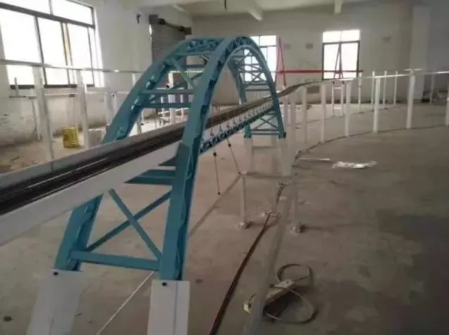 東莞六（liù）旬老人耗時兩年半，打造超逼真（zhēn）高鐵模型(圖4)