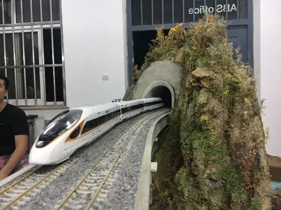 模型記錄：他們（men）將（jiāng）模型場景定格（gé）在中國高鐵“複(圖12)