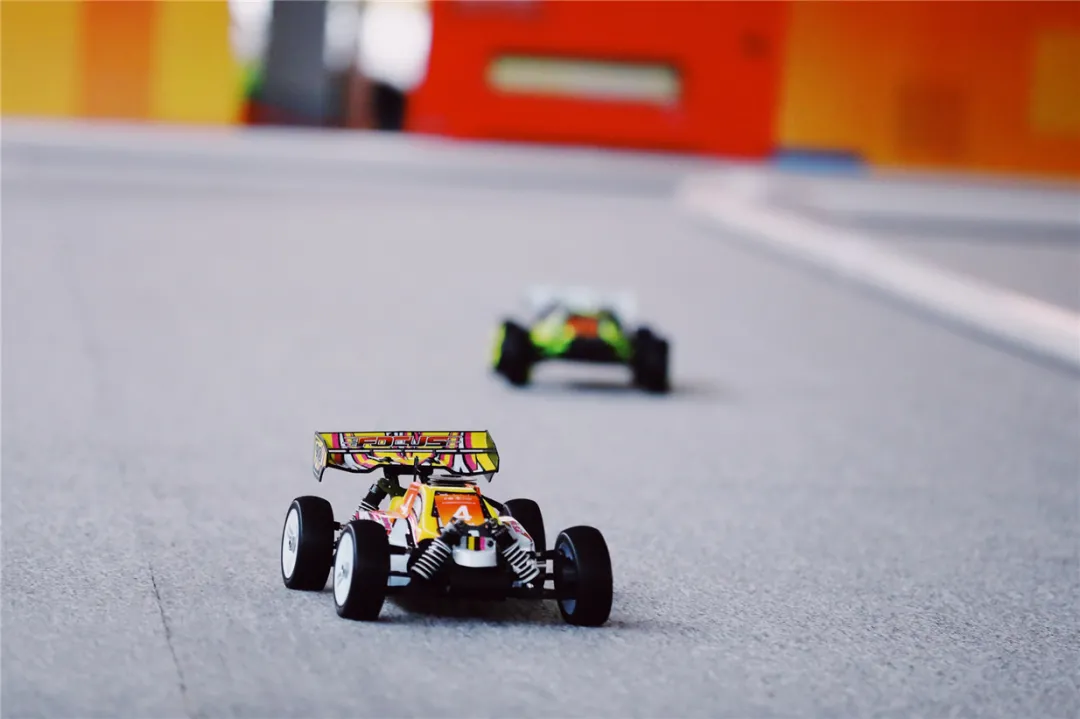 風馳電掣！省四體會車輛模型比（bǐ）賽精彩上演(圖3)