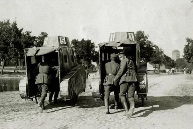 英軍（jun1）使（shǐ）用（yòng）軍事模型廠家小軍艦（jiàn）模（mó）型進行兵（bīng）棋推（tuī）演(圖6)