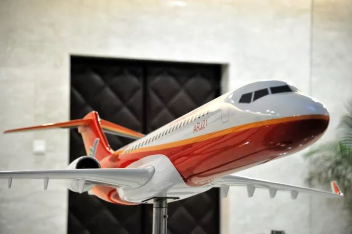 這大學，不但飛機滿天飛，連（lián）飛機模型也是滿院（yuàn）(圖2)