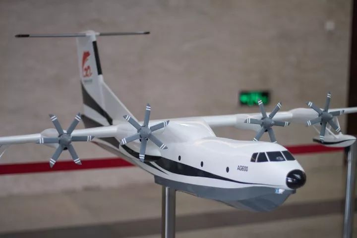 這大（dà）學，不但飛機滿天飛，連飛機模型也是滿院(圖3)