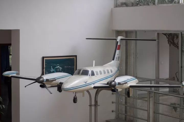 這大學（xué），不但飛機滿天飛，連飛機模型也是滿院(圖6)