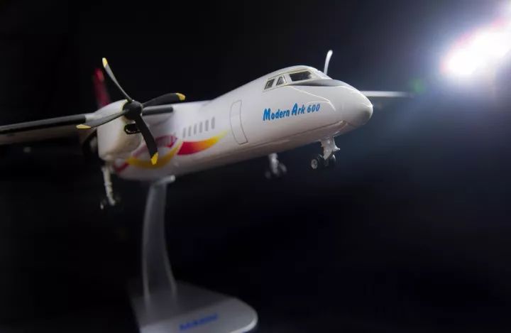 這大學，不但飛機滿天（tiān）飛，連飛機模型也是滿院(圖4)