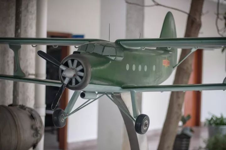 這大學，不但飛機（jī）滿天飛，連飛機模型也（yě）是滿院(圖5)