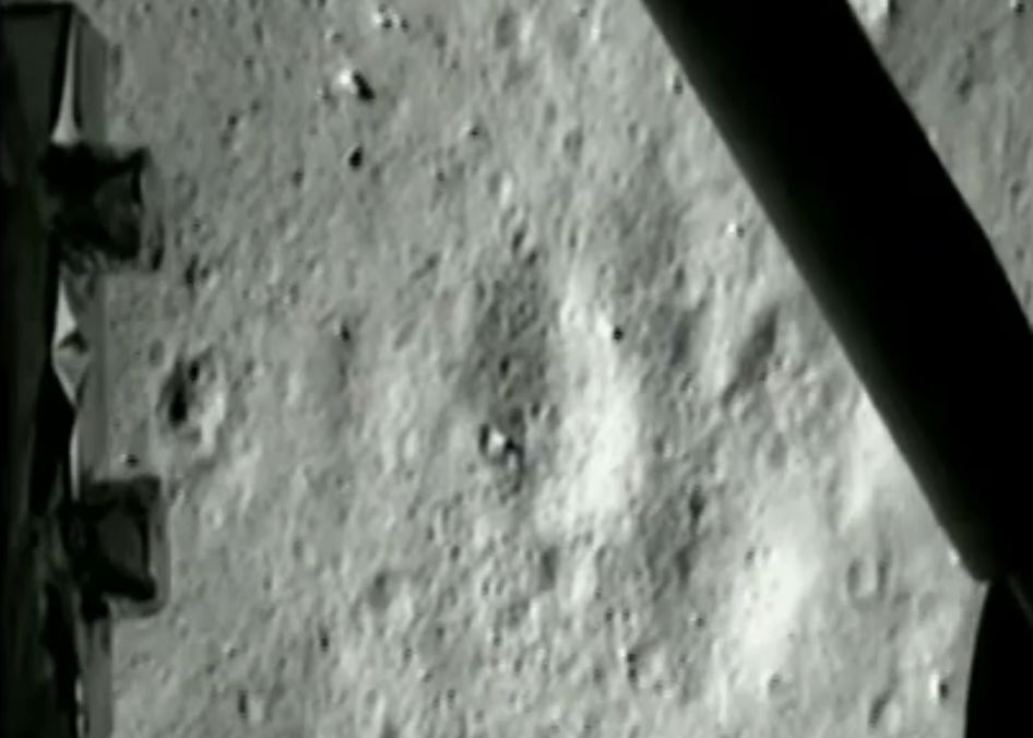 嫦娥四號月（yuè）球車首次公開（kāi）外形 喊你來命名(圖6)