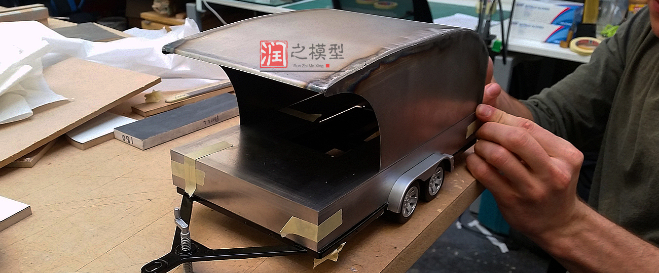 便攜式（shì）太陽能裝置概念模型